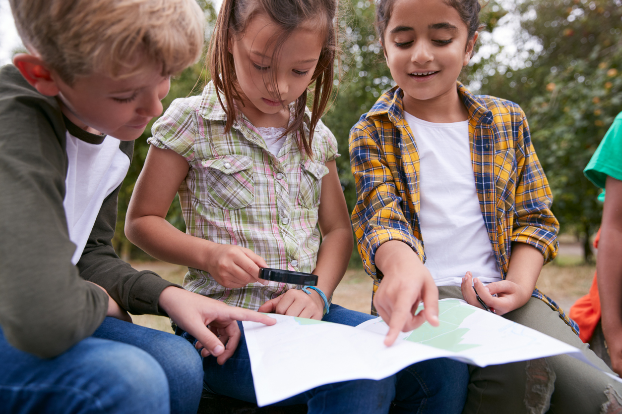 children looking at map