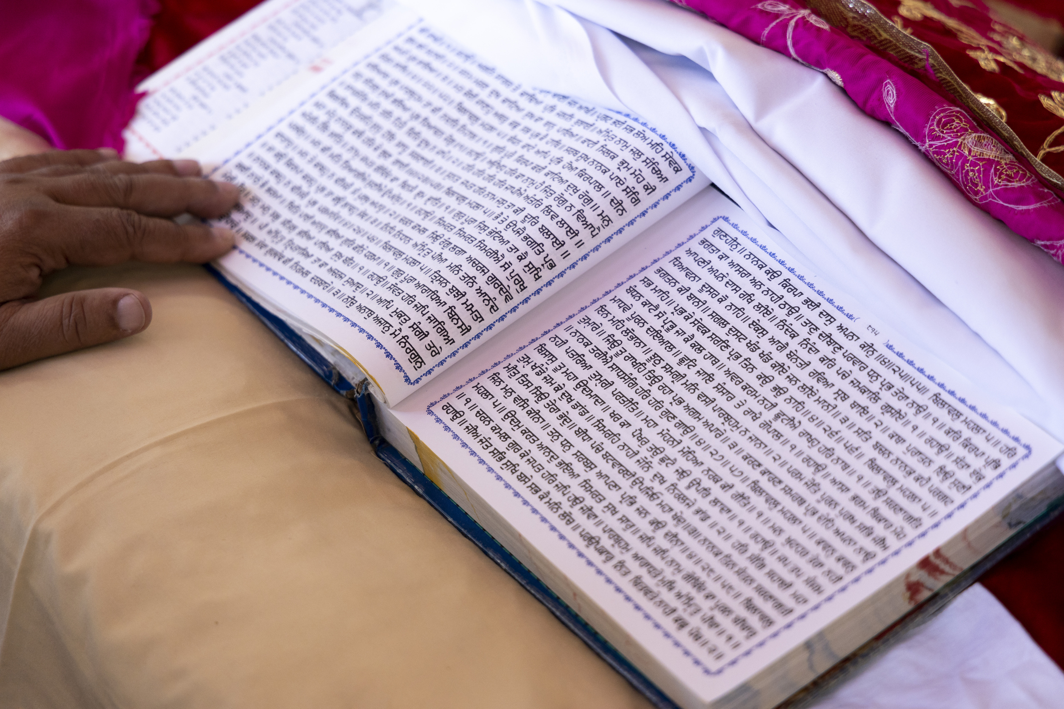 Reading the Guru Granth Sahib